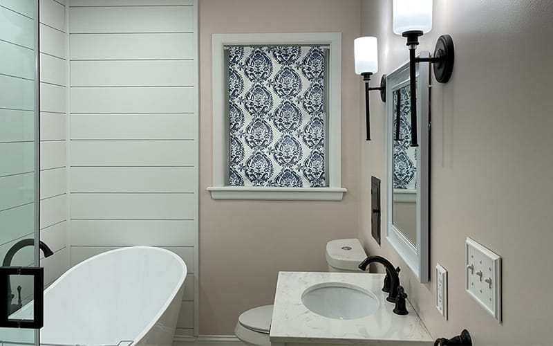 Bathroom with mosaic